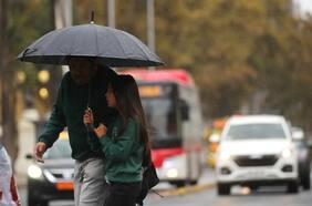 Confirman la llegada de lluvia en Santiago: cuándo comienza y qué tan intensa será