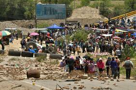 Protestas por falta de dólares, combustible y alza de alimentos elevan presión contra gobierno de Arce en Bolivia