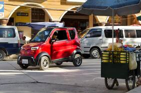 Cuidado, Tesla, hay un competidor realmente diminuto en tu retrovisor