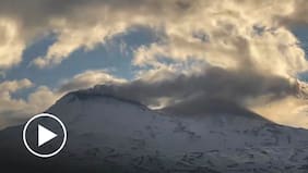 Volcán en Nevados de Chillán registra nueva explosión y genera columna de 900 metros de altura