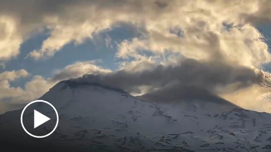 Volcán en Nevados de Chillán registra nueva explosión y genera columna de 900 metros de altura
