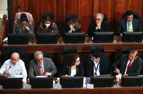 Da estabilidad al sistema, pero con riesgos de fuga: los pros y contras de la ley corta de isapres según exautoridades de Salud