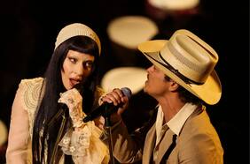 El emotivo homenaje de Lady Gaga y Bruno Mars a Los Ángeles: interpretaron un clásico de The Mamas & The Papas