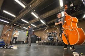 Los Tres sorprenden en el Metro y anuncian show aniversario de su MTV Unplugged en Movistar Arena