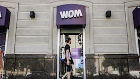 Subtel exige cobro de garantías a Wom por $12.900 millones por incumplir despliegue de postergado proyecto de Fibra Óptica Nacional