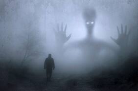 ¿Estás solo pero sientes que hay alguien contigo? La explicación científica a esta tenebrosa sensación