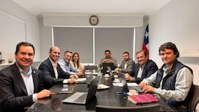 Enlaces de partidos de oposición se reúnen en comando de Kast para organizar trabajo de cara al balotaje