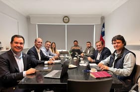 Enlaces de partidos de oposición se reúnen en comando de Kast para organizar trabajo de cara al balotaje