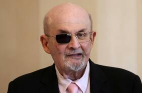 Salman Rushdie: Cuchillo y un relato en primera persona de su ataque