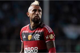 “Hay jugadores que se les ha negado un reajuste”: en Brasil aseguran que el arribo de Arturo Vidal tensiona el camarín de Athletico Paranaense