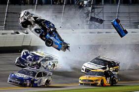 Hamlin triunfa en unas 500 Millas de Daytona empañadas por trágico accidente