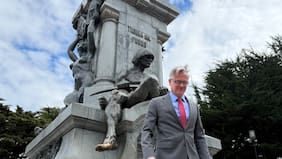 Embajador británico llega a Punta Arenas en medio de tensiones por la ruta comercial con las Malvinas