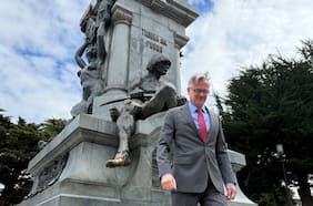 Embajador británico llega a Punta Arenas en medio de tensiones por la ruta comercial con las Malvinas