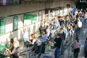 Nuevo instructivo acota la venta de productos esenciales