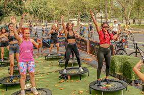 Clases gratuitas de yoga y power jump, juegos y regalos tiene CicloRecreoVía todos los domingos