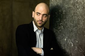 Roberto Saviano, el autor de Gomorra celebra condena a los mafiosos que lo amenazaron: “Me han robado la vida”