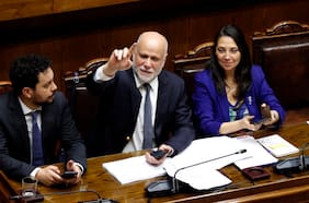 La Moneda activa último intento por salvar su reforma política