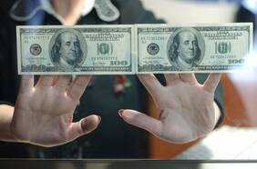 Mercado a mitad de año: Dólar salta $72 y el IPSA completa cinco semestres consecutivos de alzas