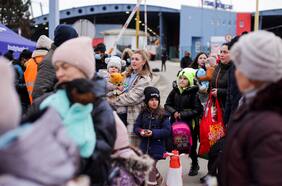 Guerra en Ucrania: la alianza entre las embajadas de Chile y Colombia que permitió levantar dos casas de acogida en Polonia