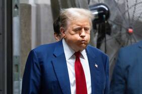 Multan a Trump con 9.000 dólares por desacato al tribunal y juez amenaza con enviarlo a prisión