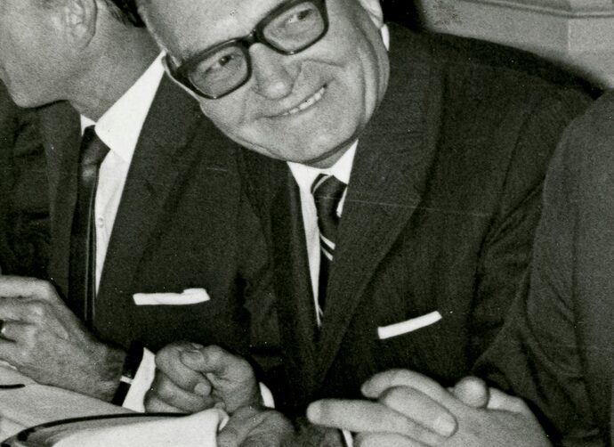 Columna de Burgos Homenaje a Edmundo Pérez Zujovic La Tercera