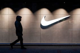 Acciones de Nike caen más de 10% ante preocupaciones por su desempeño en China