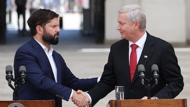 Cable chino: choque de versiones tensiona la antesala de cita clave entre Boric y Kast