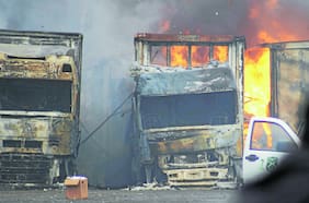 Nuevo ataque incendiario en La Araucanía: sujetos queman dos camiones tras intimidar a trabajadores forestales