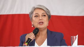 Jeannette Jara afirma que si no existiera la ley antidíscolos ya habría suspendido su militancia en el PC