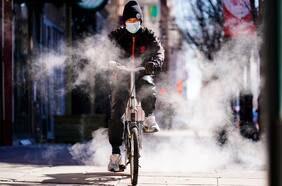 Fact Checking: ¿El uso de mascarilla produce resultados positivos en PCR? ¿Portada de diario de 2011 anticipaba la planificación de la pandemia de coronavirus?