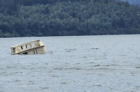 Algo extraño está ocurriendo en el lago más grande del Biobío y ahora científicos buscan las razones