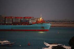 Dos canales, dos grandes problemas: un lío mundial para el transporte marítimo