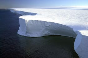 Iceberg gigante, seis veces la superficie de Santiago, entra en movimiento luego de casi 40 años