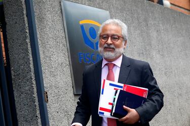 El abogado del Ministerio del Interior, Luis Hermosilla, en la Fiscalía Regional de La Araucanía, para reunirse con el fiscal regional, Cristian Paredes, por las acciones legales presentadas por el gobierno respecto a la muerte del comunero mapuche Camilo Catrillanca.