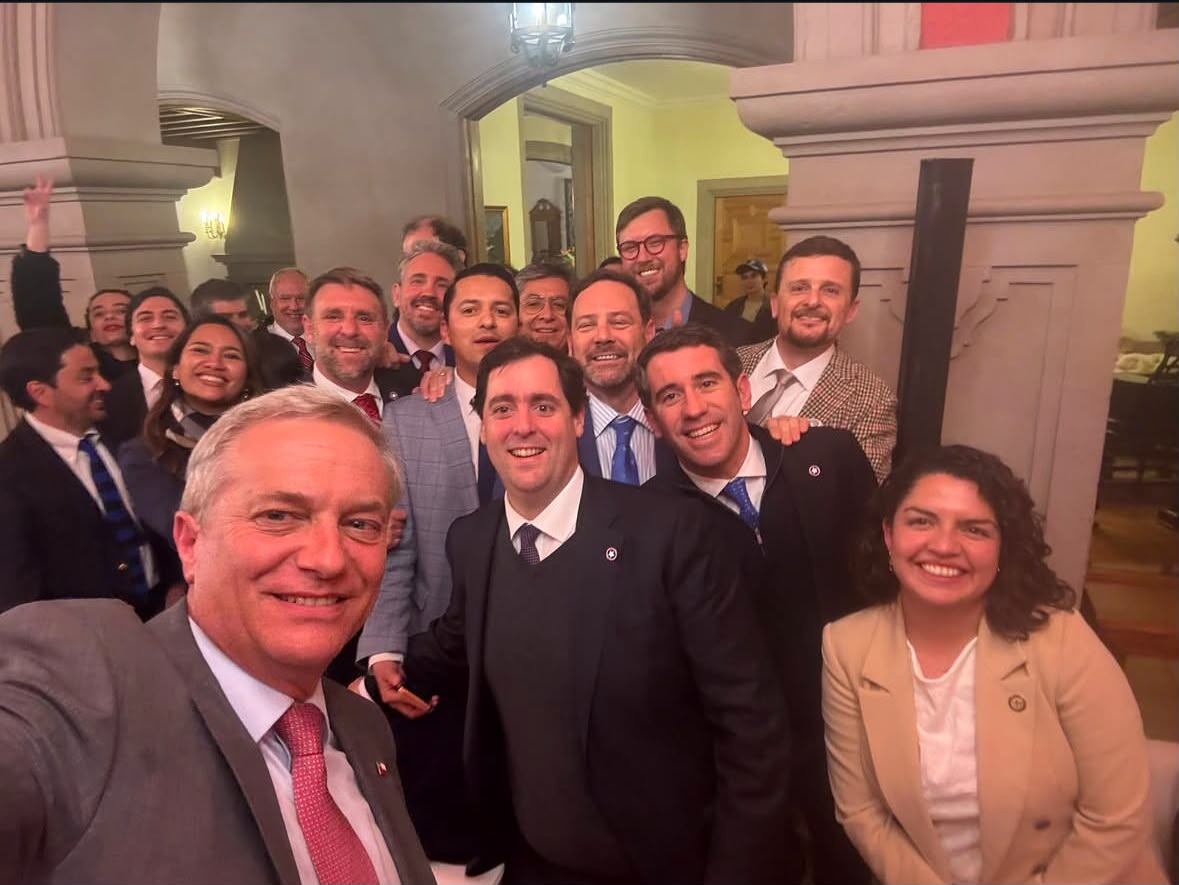 Debate por reforma de seguridad y presión por indultos marcan nueva cita entre Kast y el Partido Republicano