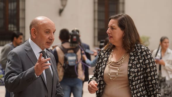 Castro (PS) lanza dura crítica al PC previo a cita de la oposición por megarreforma y crece división para votación del articulado