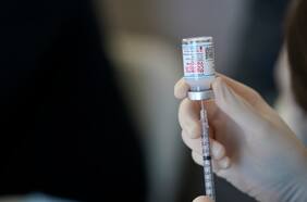 Las vacunas sí están funcionando en el mundo real: primeros resultados de estudios a gran escala de Pfizer y Moderna muestran alta eficacia incluso con una sola dosis