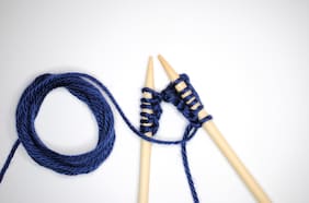 Cómo empezar a tejer: consejos y productos para iniciarse en el tricotaje