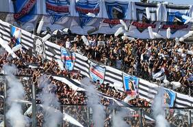 Bombas de estruendo en las tribunas marcan el inicio del segundo tiempo del Superclásico