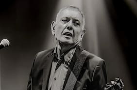 Carlos Cabezas continúa la celebración a su trayectoria con el compilado Mil Cabezas