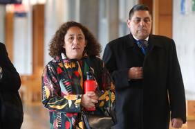 “Es una declarada enemiga de Carabineros”: fiscal Chong evita responder a acusación de diputada Barchiesi