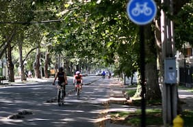 Radiografía del ciclista urbano: santiaguinos pedalean en promedio 25 minutos y Providencia concentra los viajes
