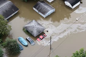 EE.UU.: Inundaciones en Indiana dejan al menos seis muertos y obligan a rescatar a decenas de personas