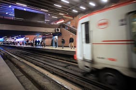 Más de cinco horas con “retraso en su servicio”: Metro aún presenta problemas de frecuencia en L5