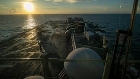 EE.UU. despliega al buque USS Tripoli con 3.500 marinos en medio de guerra contra Irán