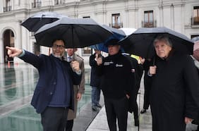 Evalúan alternativas de localización para instalar estatua del expresidente Sebastián Piñera frente a La Moneda