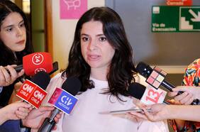 Ministra Orellana critica la reaparición de Jordhy Thompson en Colo Colo: “La violencia contra la mujer es un delito”