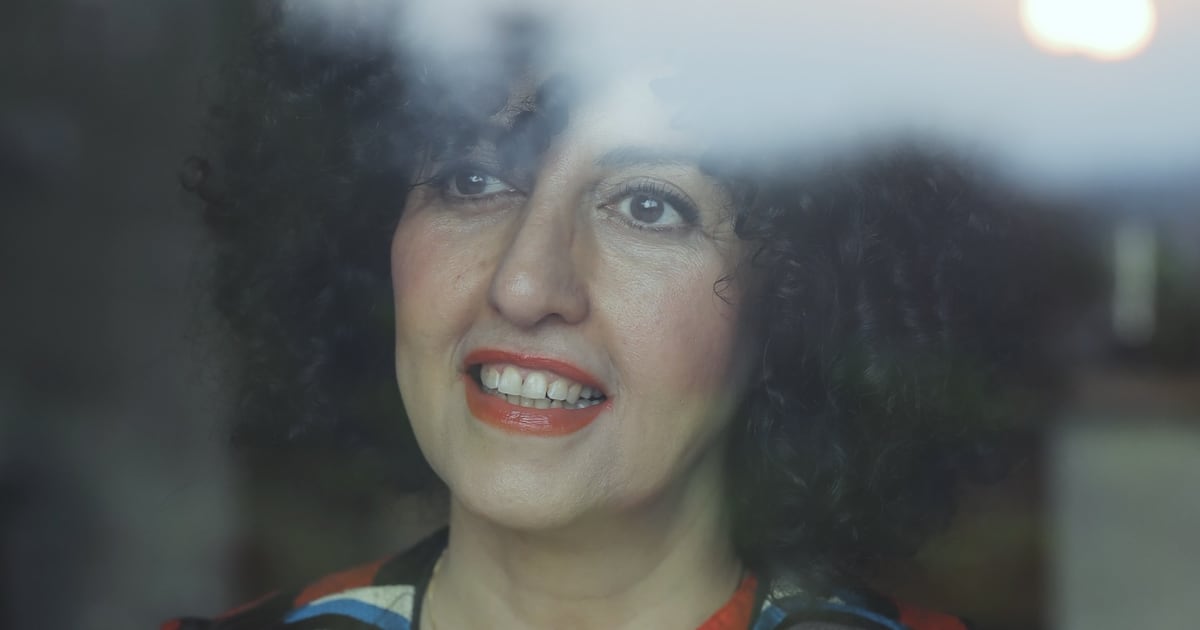 * Source Content: A news report about the critical health state of Nobel Peace Prize winner Narges Mohammadi in Iran.