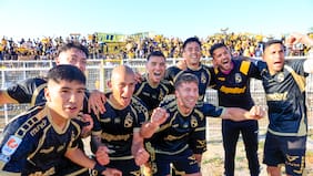 El campeón no para de ganar: Coquimbo Unido se impone a Palestino y queda a una victoria del récord del Ballet Azul