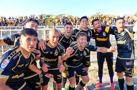 El campeón no para de ganar: Coquimbo Unido se impone a Palestino y queda a una victoria del récord del Ballet Azul